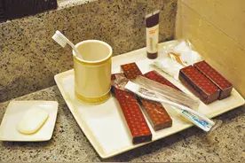 迪拜七星帆船酒店，用的是哪里的牙刷？答案是扬州杭集图片