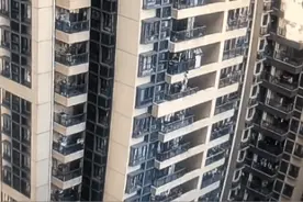 4天3起！小孩翻出阳台从22层坠落！监控拍下揪心一幕……图片