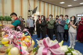 蔡英文上香罹难者家属泪骂“不改进”，台名嘴批“政府怠惰”图片