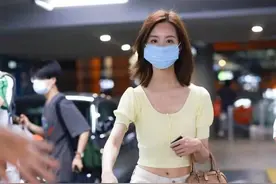 尹正陈都灵恋情曝光？瘦成制片人的她怎么有溜肩？3步解锁直角肩图片
