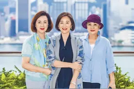 女神同框！66岁林青霞稳居C位气场强，谢贤前妻甄珍术后精气神足图片