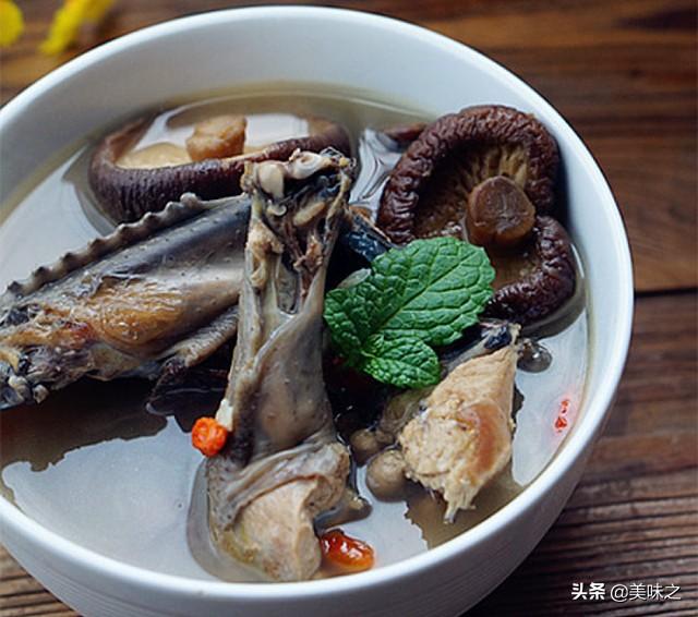 香菇花胶乌鸡汤的做法 2026年香菇花胶乌鸡汤的做法窍门