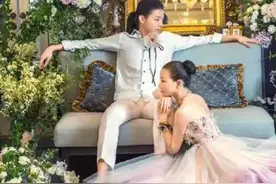 霍尊与母亲婚纱照流出：“畸形”的母子关系有多可怕图片