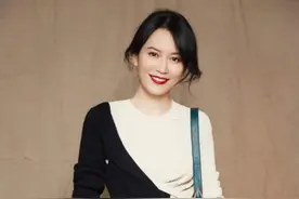 俞飞鸿与刘涛同框直播颜值不输，49岁不婚不育，曾坦言有固定伴侣图片