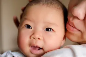 宝宝多大认出妈？时间早得令你吃惊，四大信号透出宝宝“认人”了图片