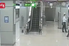 地铁乘务员飞身擒色狼！这个动作太帅了图片