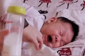 新生儿呛奶的“抢救时间”很短，区区十分钟，这些步骤不容出错图片