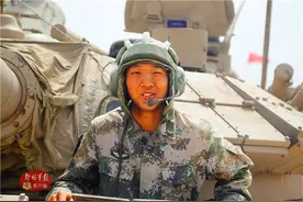漫天风沙里，他们是大漠中最帅的兵哥图片