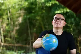 千亿华住港股二次上市，季琦再次站在幕前图片