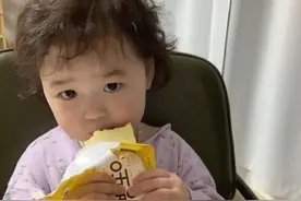 幽默笑话：拿刀是为了转移鸡的注意力图片