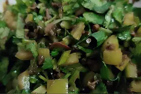 我家宝藏小菜——青椒香椿图片