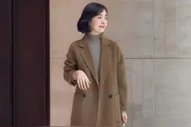 冬天穿“大衣”很保暖，但需要选对“内搭”才更有高级气质图片