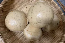 面粉别烙饼了，做成这个馍，枣香四溢，喧软可口，邻居都来我家蹭图片