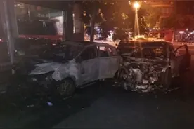 泉州石狮：奔驰车突起火 路边两车遭殃图片