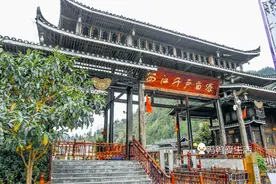 全世界最大苗族聚居村寨，余秋雨形容“以美丽回答一切”，有特色图片