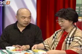 女儿带穷男友回家，没想到父母一听脸色都变了，连饭菜都要收起来视频封面