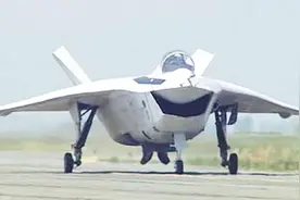 中国第二款隐身战机作战半径将接近2000公里，与F35相比也不落下风视频封面