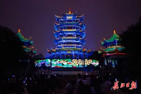 武汉夜游添新地标，《夜上黄鹤楼》惊艳亮相图片