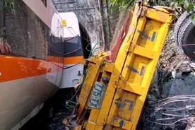 台湾出轨火车太鲁阁号，摆式列车+窄轨运行，回头看唏嘘不已图片