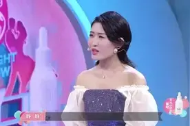 小伙苦追女生三年都没成，如今还追到节目现场，女生当场发飙图片