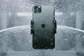 iPhone 12极限防水测试：9米水中浸泡20分钟依然完好图片