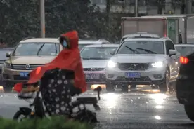 济南下冰雹，烟台潍坊等地已下雪！山东降水已达4.4亿方，气温骤降至10℃以下图片