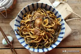 宅家做个懒人饭，30分钟饭菜一锅出，好吃省事儿，全家都喜欢图片