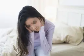 离婚后放不下前夫，忍不住给他发短信说想他了，看到回复傻了！图片