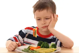 孩子动不动就生气，原来和"吃"有关系，家长要改善他们饮食图片