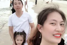 男子喜欢女邻居后假装收水费接近对方，如今结婚6年生了2娃图片