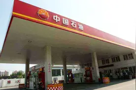 都说中石油不如中石化？加油站员工告诉你答案，新手加油要留心！视频封面