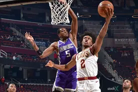 福克斯30+6+6霍姆斯17+16国王轻取骑士图片
