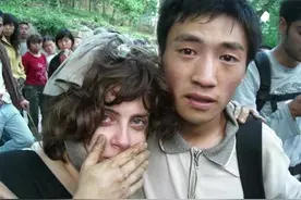 2008年汶川地震：四川小伙救下以色列女孩，女孩苦寻13年后相见图片