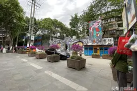 厕所都是“国潮风”！成都这条电竞街区的彩绘将于6月底全部完工，抢先来看看图片