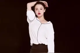 冉莹颖真正的“大号水蜜桃”，紧身上衣高腰牛仔裤，身材真有料图片