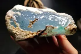 不懂翡翠原石的种水不要去谈赌石，翡翠这些基本知识你掌握了吗图片