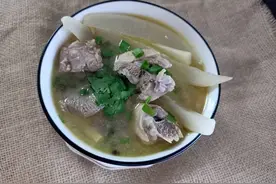 夏天靓汤：酸萝卜老鸭汤，酸爽开胃，祛暑解腻，隔三差五来一锅图片
