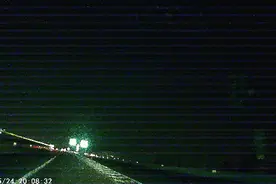 他撞了辆阿斯顿马丁跑车，被判全责！图片