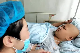 东北9岁重症男孩：“我想等妈妈接我出院”图片