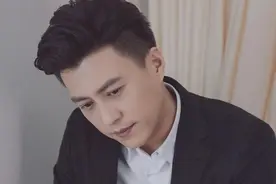 靳东无辜被网恋，从60岁到80岁大妈们肝肠寸断，老公们伤不起图片