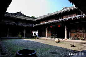 农村分家时，老话说“哥东弟西，老三出去”，过去兄弟怎么分房？图片
