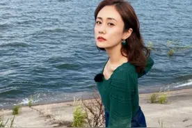 刘芸太会穿了，绿色上衣清新减龄，很适合普通人日常穿搭图片
