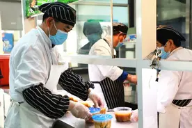 石家庄精英中学：点点滴滴都是爱，一粥一饭总关情 ！图片