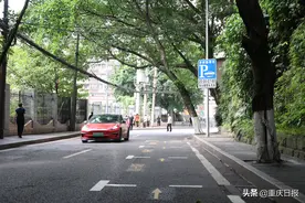 3700余个限时停车位 缓解老旧小区停车难——交巡警联合城管摸排停车资源 推出限时停车新举措图片