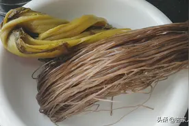 1把粉条1把酸菜，两广人都爱的一个吃法，简单开胃，好吃不油腻图片