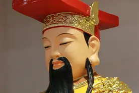 观音菩萨顶上是阿弥陀佛，如来佛祖顶上的疙瘩，又是啥？非同寻常图片