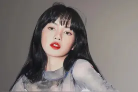 BLACKPINK回归在即 人间芭比Lisa热辣出击图片