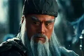 关羽所有雕像，为何眼睛都是闭着的？老木匠：谁敢让他睁开眼？图片