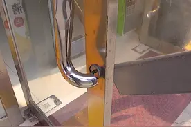 U型锁存在安全漏洞 药店发生入室盗窃案图片