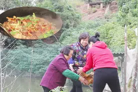 舌尖上的美味：家门口逮了一只“野鸡”，简单一炒，美味至极视频封面